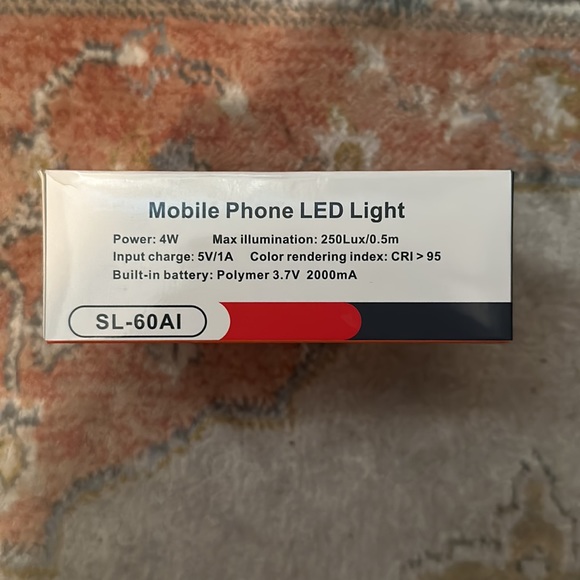 Alix Earl photo light - Picture 3 of 3